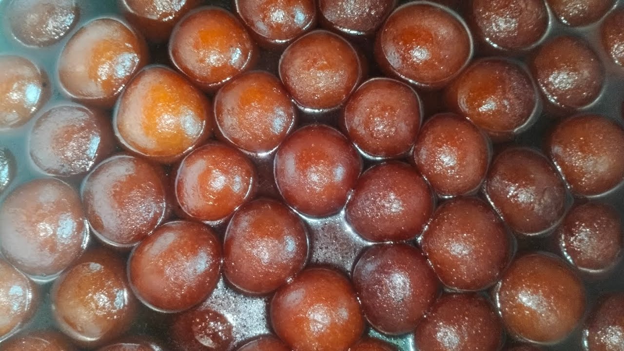 गुलाब जामुन बनेने जा रहा guys 👍#food #gulabjamun Ashok mishthan Bhandar