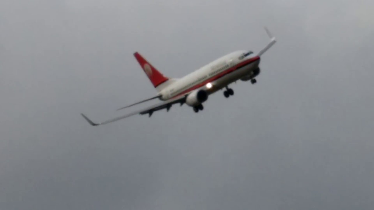 Extreme approach into St Athan for a Meridiana Boeing 737-700
