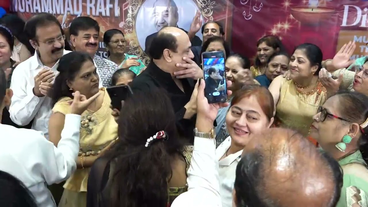 GREAT SHAHID RAFI SAHEB ..  singing of songs of GREAT MOHD. RAFI SAHEB.... DIWALI DILWALON KI FUNCT