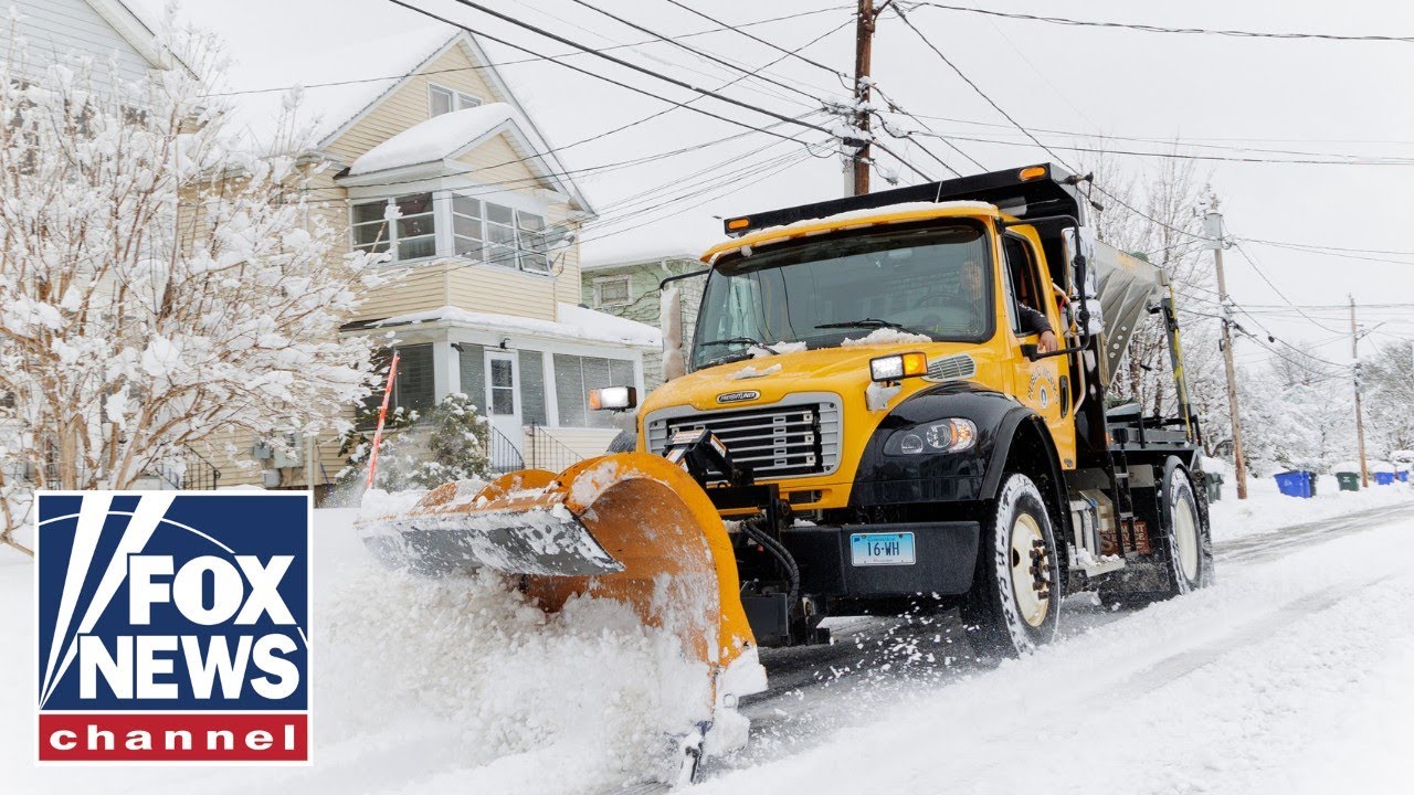 Connecticut state deploys around 600 plows during snow storm