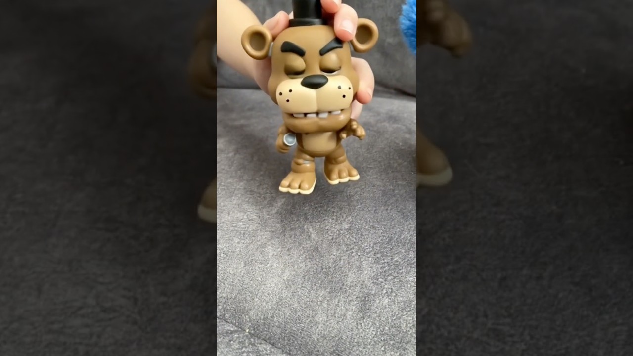 Freddy v Huggy (1) - why Freddy shrunk? 