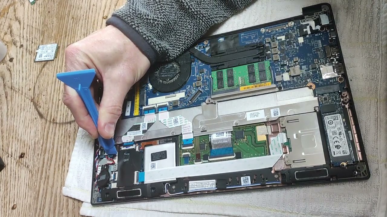 Dell Latitude 7290: how to remove the motherboard (in 14 steps!)