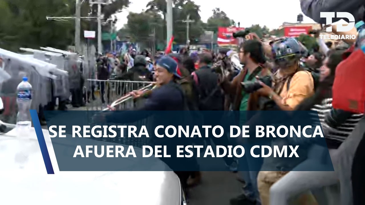 Conflicto entre manifestantes y polic&iacute;as al exterior de Estadio Ciudad de M&eacute;xico
