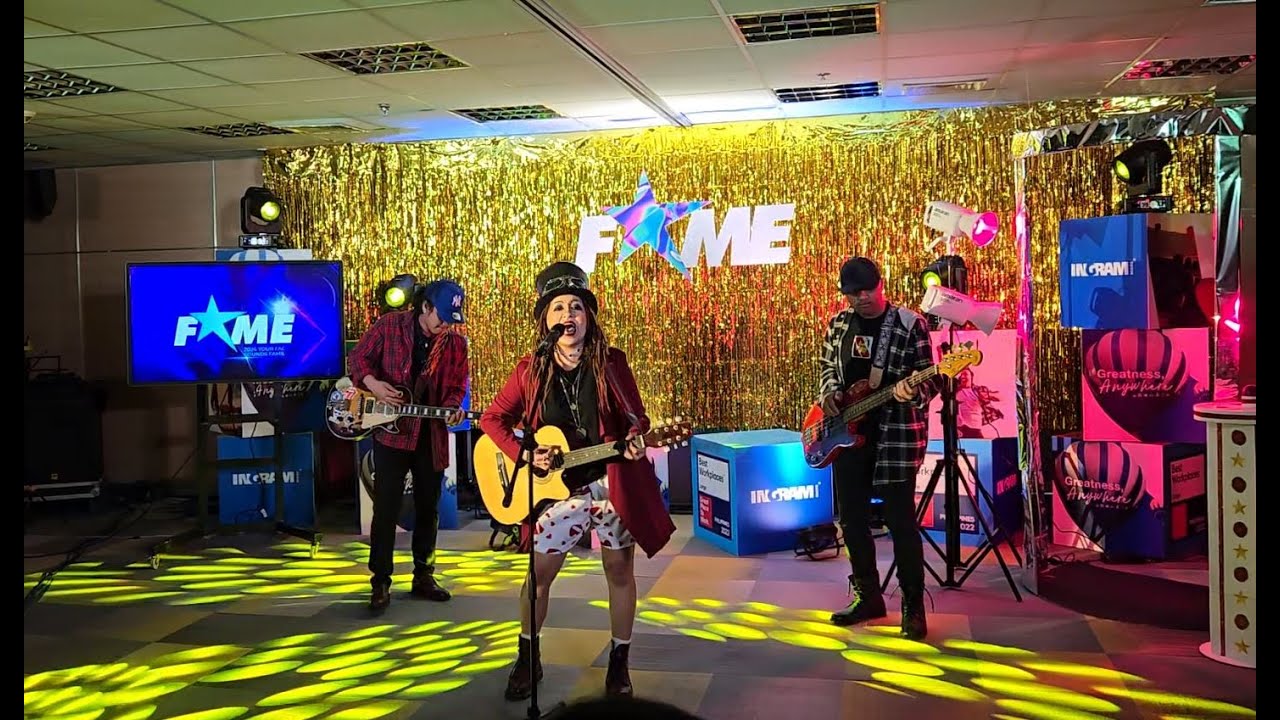 Josy as Linda Perry of 4 Non Blondes - What's Up