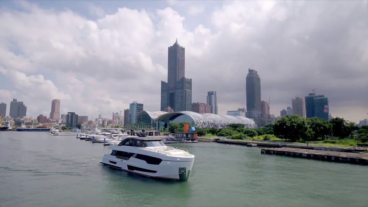 Ocean Alexander 90R   First Look