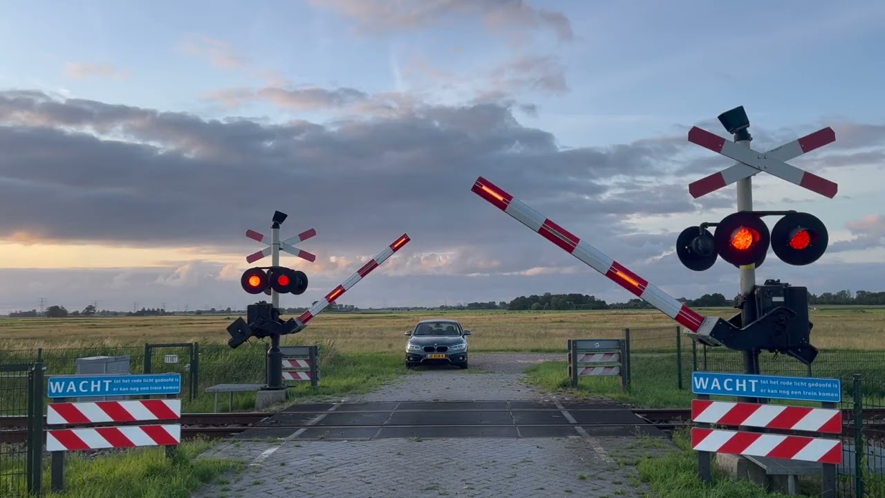 Spoorwegovergang Appingedam // Dutch Railroad Crossing