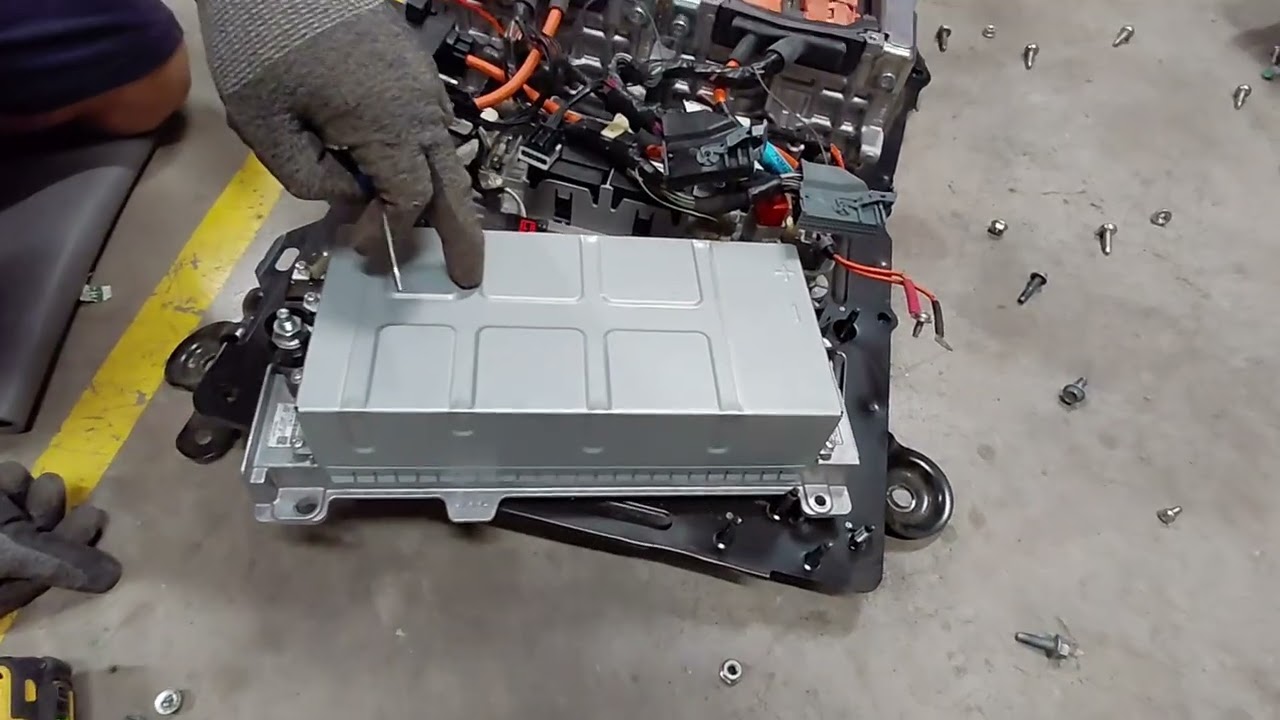 Disassembly of 2013-2020  Fusion / C-Max / MKZ Hybrid Battery Pack Non ENERGI