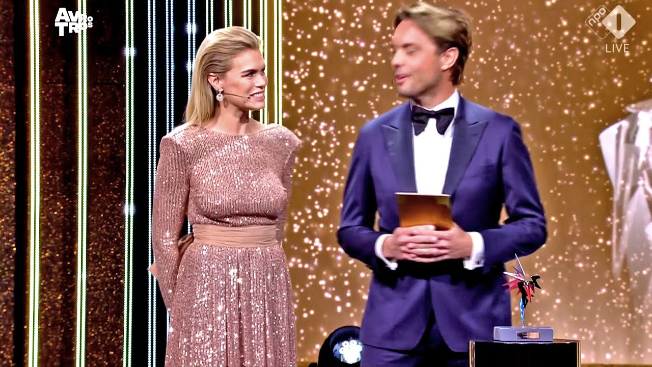 Nicolette van Dam en Bas Smit reiken Televizier-Ster Jeugd uit Boswachter Tim en zijn Beestenbrigade