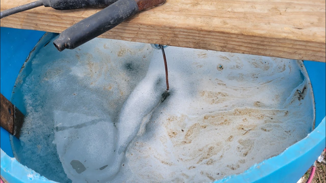 How to build an e-tank. Cleaning cast iron pans. DIY ELECTROLYSIS TIPS