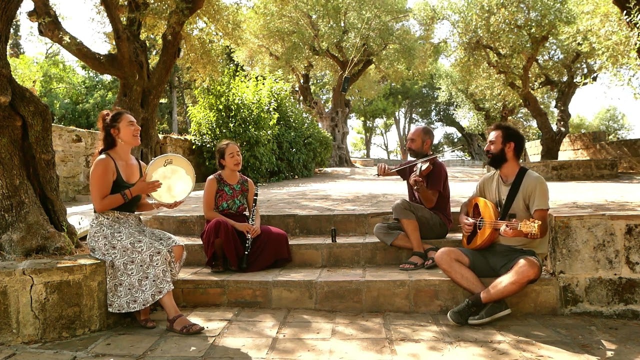 Πού πας περδικομάτα μου - Ματζούνια