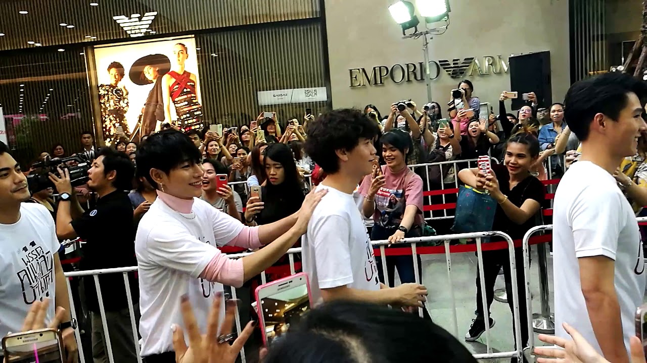 คชาและเหล่าพรรคคนหล่อเดินเข้างาน