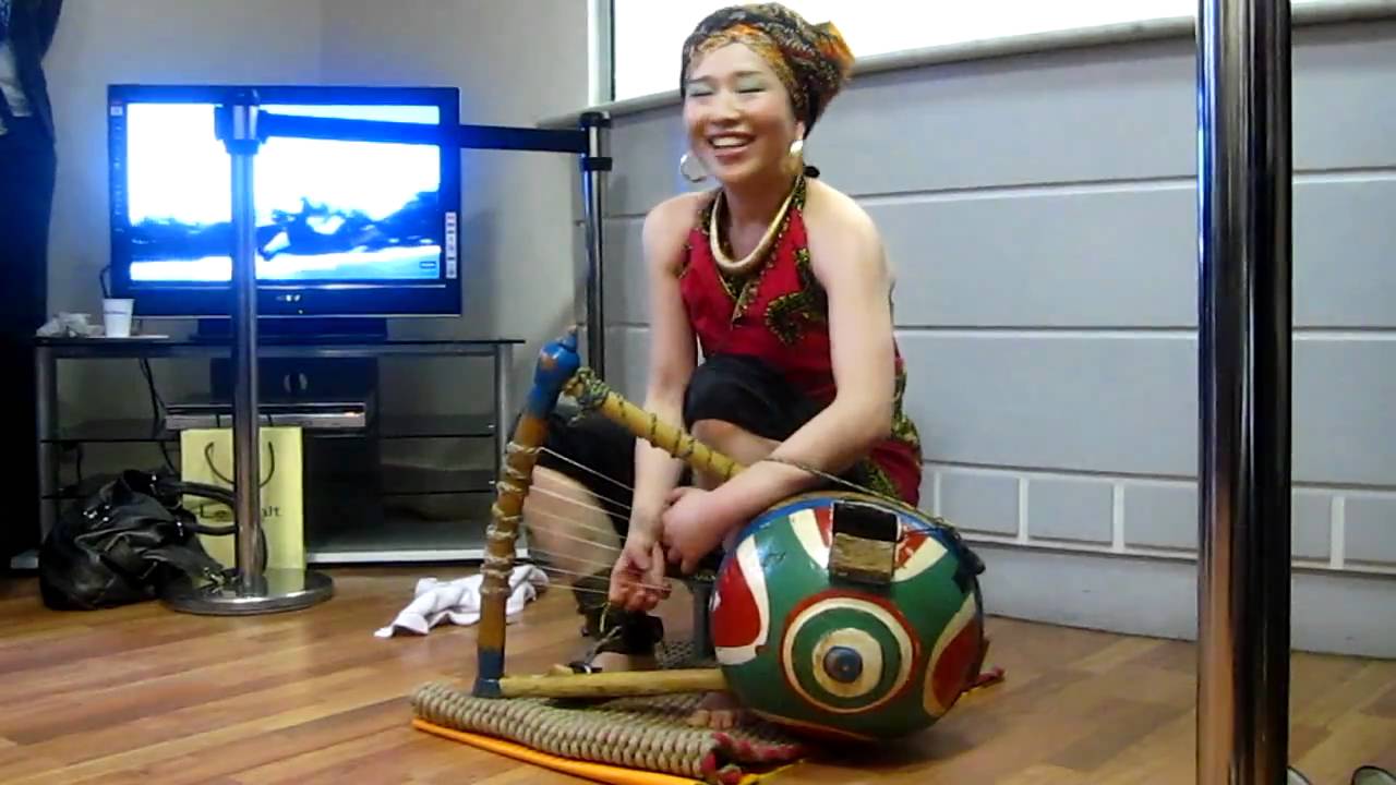 Eriko Mukoyama 'Anyango' playing the Nyatiti