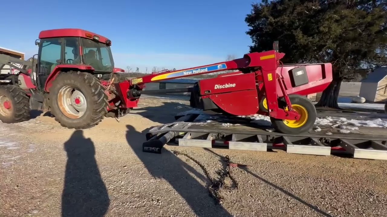 A new to us New Holland H7230 discbine!