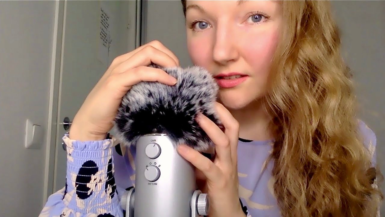 ASMR Singing You to Sleep, Hand Movements & Fluffy Mic Scratching | Laulan sinut uneen & P&ouml;rr&ouml;mikki
