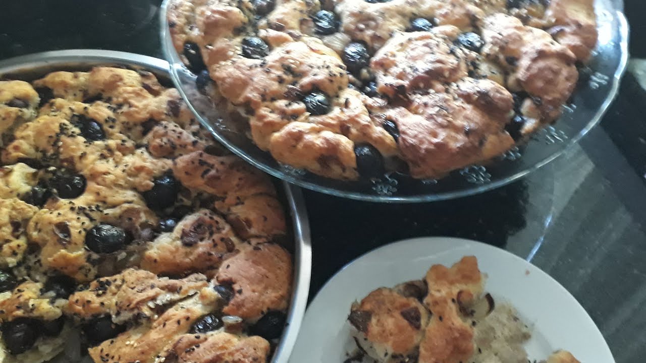 OLIVE BREAD / ZEYTİNLİ BİTTA