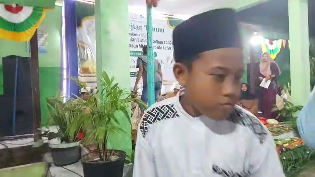 Sorotan 7.55 - 12.55 KH.HUSNUL MUZER & Hadrah Hubbun Nabi pada Milad ke-59 MI.Desa Madigondo Magetan