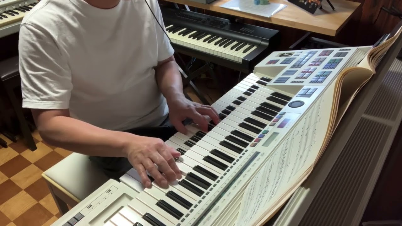 246 : 君の瞳に恋してる／Can't take my eyes off of you [on Yamaha HS-8]