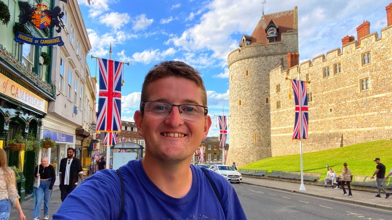 Windsor Walking Tour - Castle, Town Centre & More!