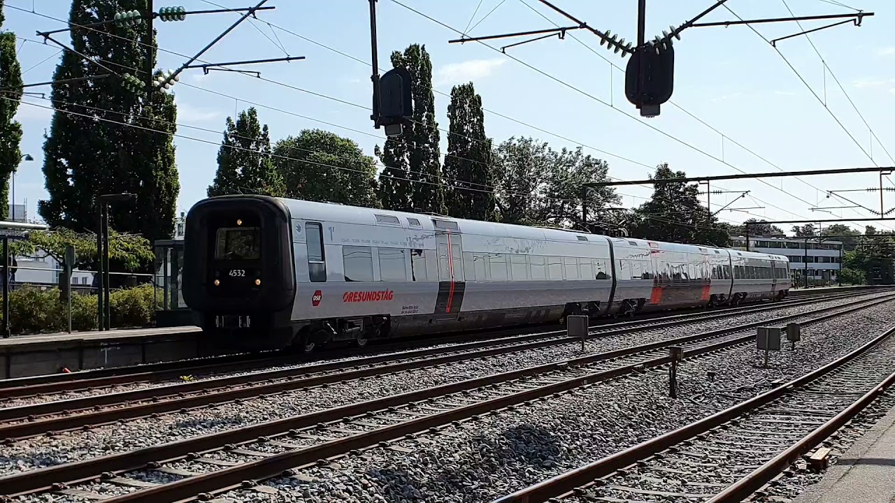 Øresundstog og S-Tog på Klampenborg Station