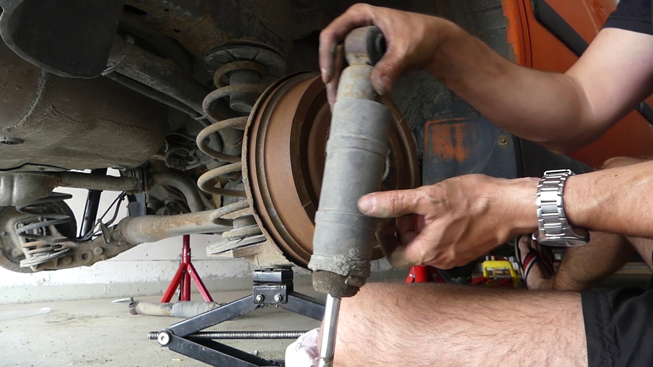 Opel Astra lengéscsillapító csere