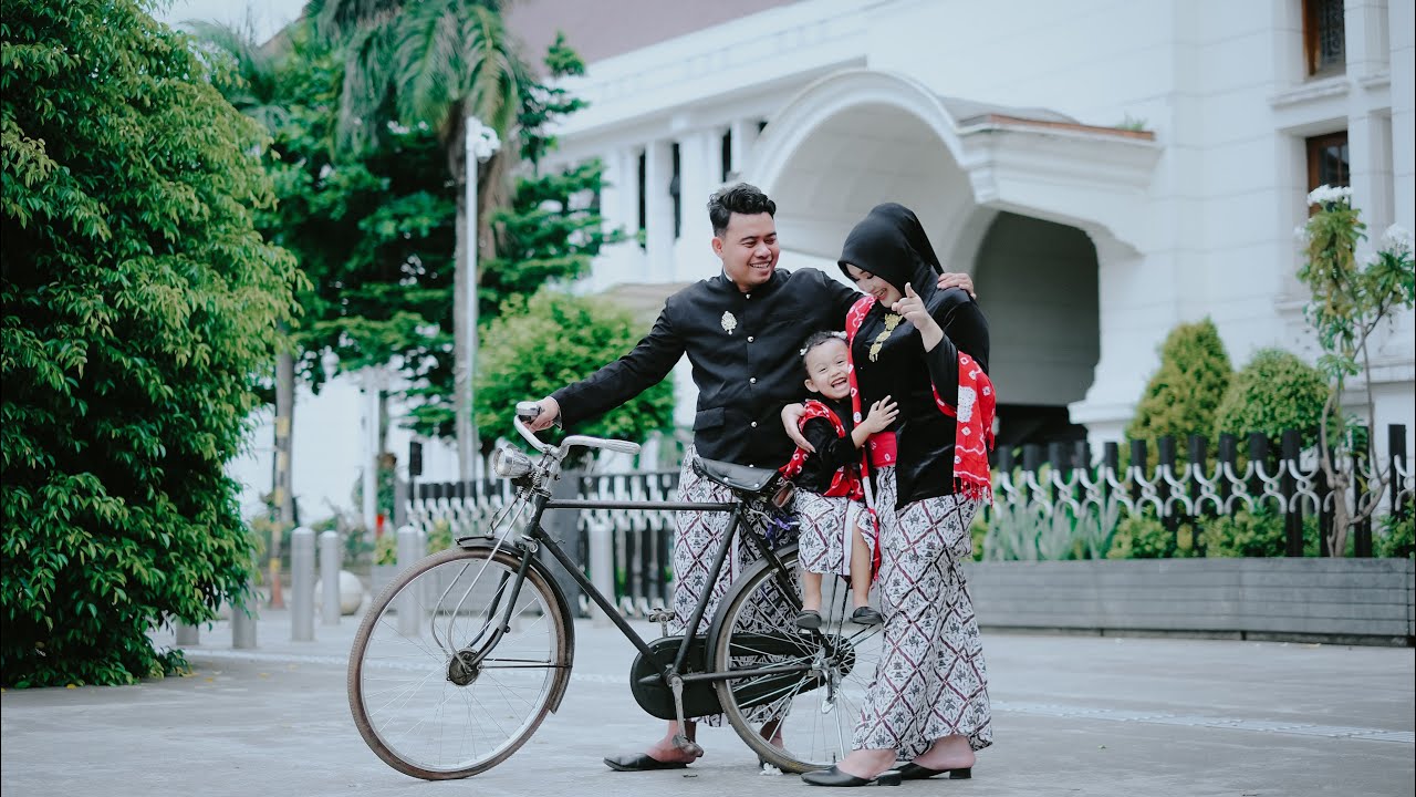 Foto foto baju adat jawa di 0KM MALIOBORO