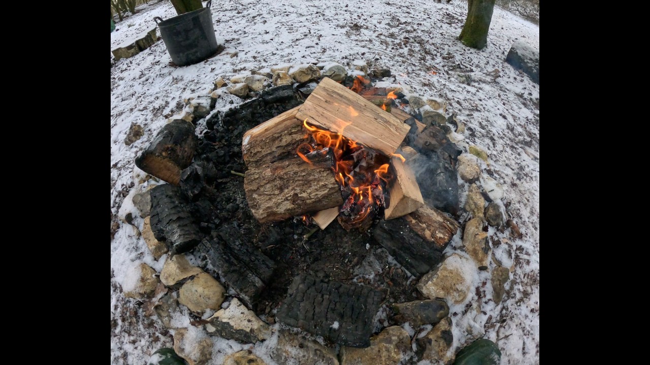 Making Char cloth & Camp cooking in the snow! | Solo Bushcraft survival: Episode 2