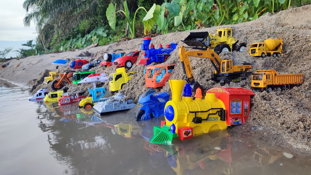Menemukan mainan mobil balap truk molen kereta api bus telolet pesawat excavator tank : eps 56