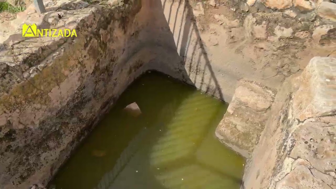תל חברון בית בד, מקווה עתיקה ושרידי חומת חברון