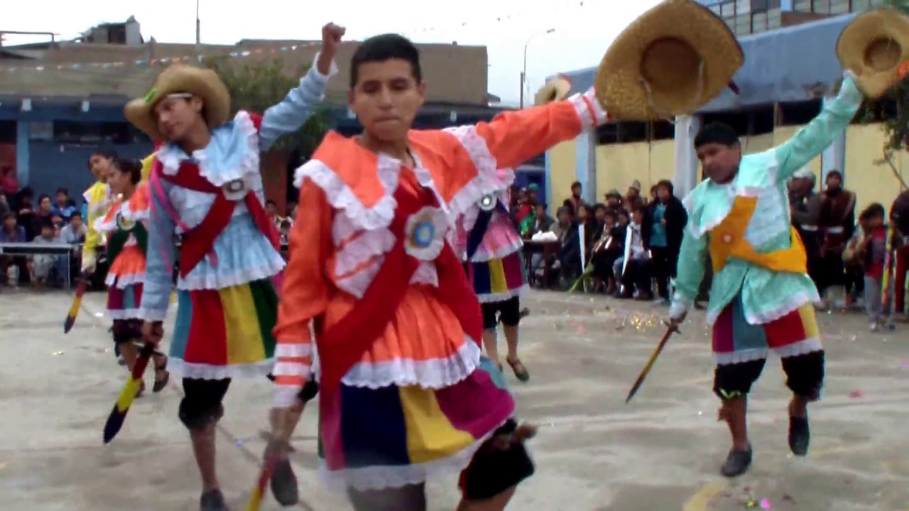 Contradanza de Huamachuco en N°I.E.. "Alfonso Ugarte 6041"