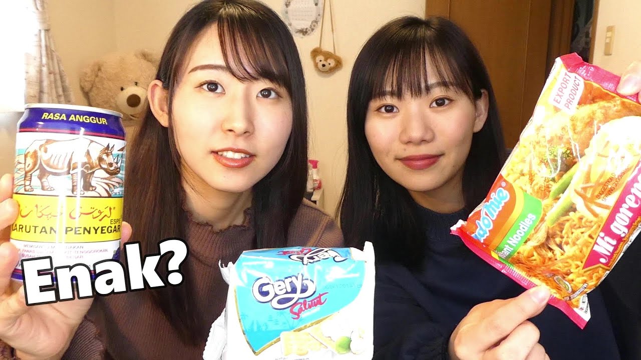 REAKSI ORG JEPANG PERTAMA KALI MAKAN INDOMIE GORENG DAN CEMILAN INDONESIA !!