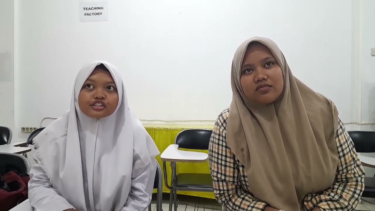 Trial Class English for Communication (Fara dan Devi)