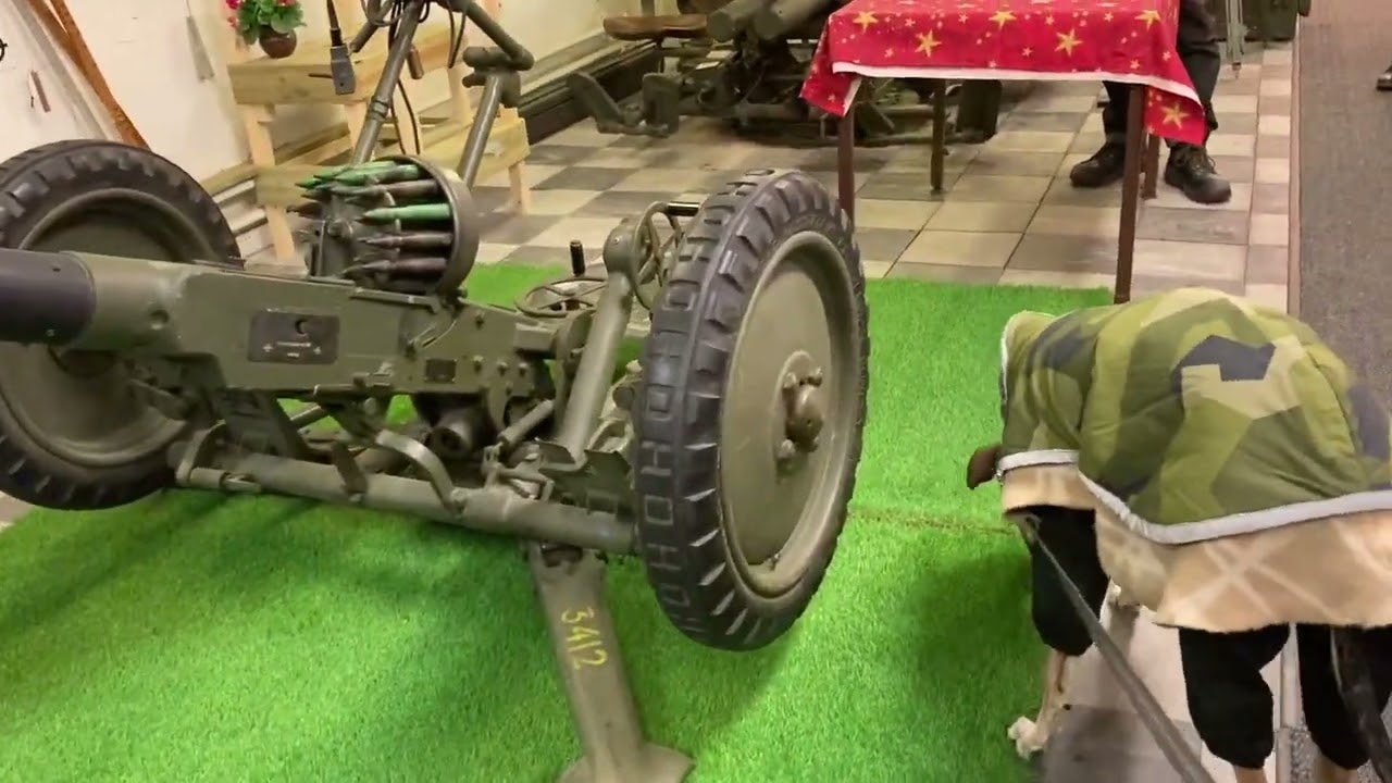 LurcherVovvarna besöker Norrtälje luftvärnsmuseum – till minne av Lv 3
