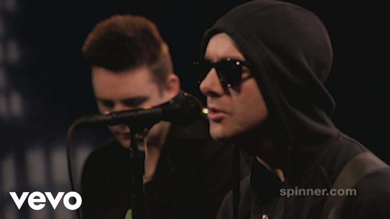 Glasvegas - It's My Own Cheating Heart That Makes Me Cry (AOL Sessions 2009)