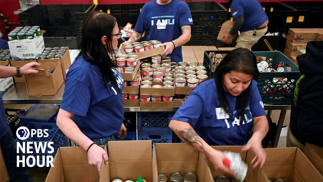 As federal workers miss paychecks during shutdown, many turn to food banks for relief