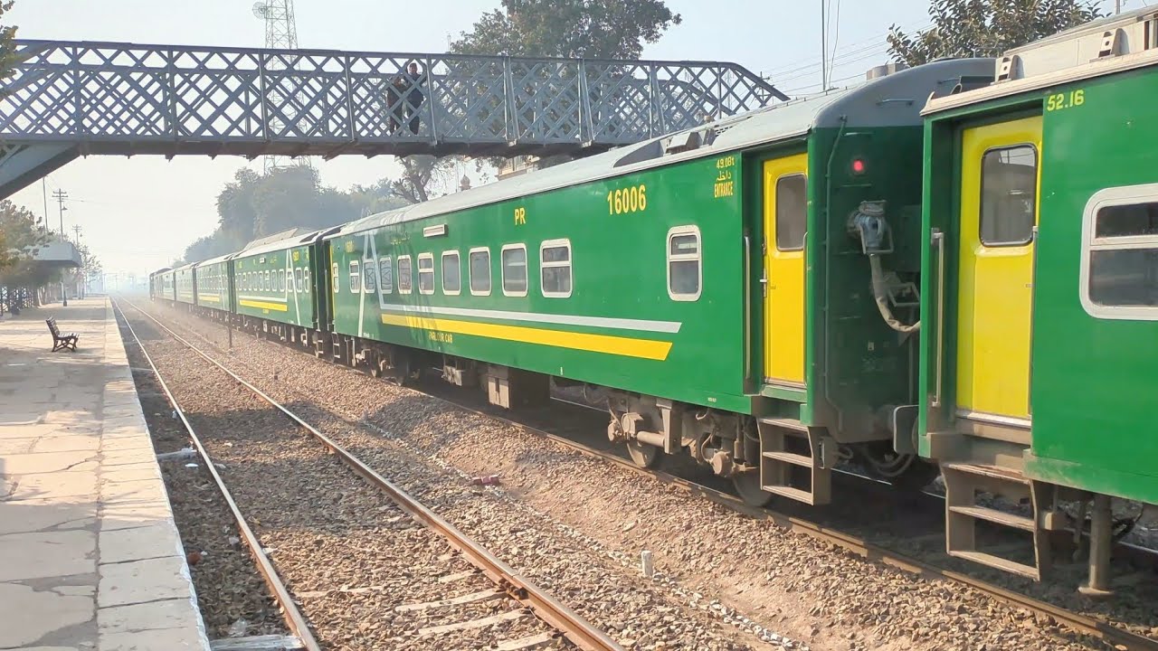 Mind Blowing speed of Legendary Shalimar express at 120km/h 