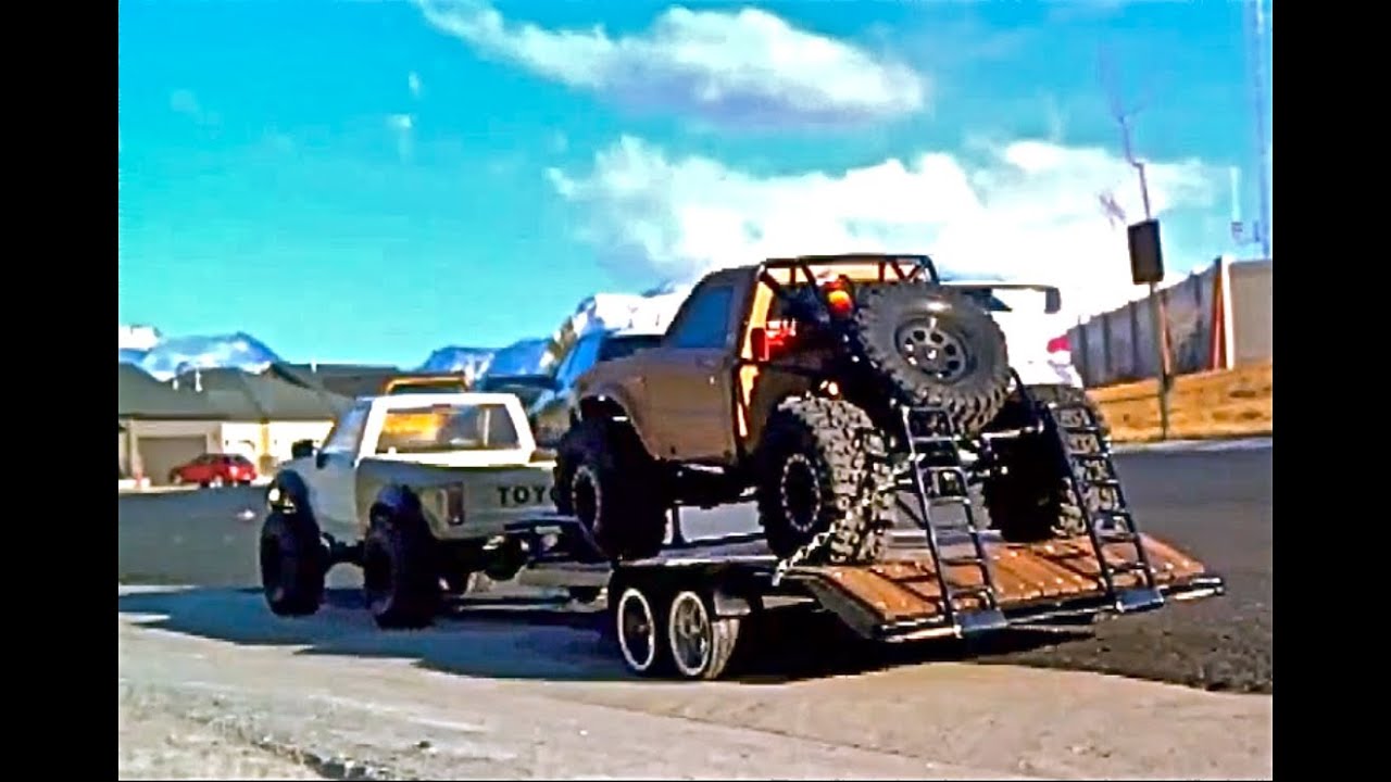 SCALERS: RC4WD Toyota Hilux towing AXIAL SCX-10 Toyota Hilux Truggy