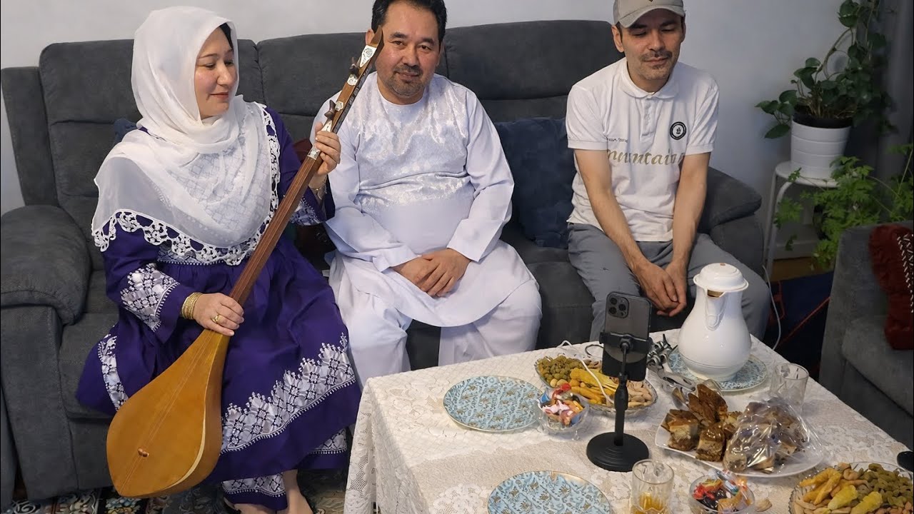 یک برنامه متفوید همرا با دمبوره قشنگ و شیرین