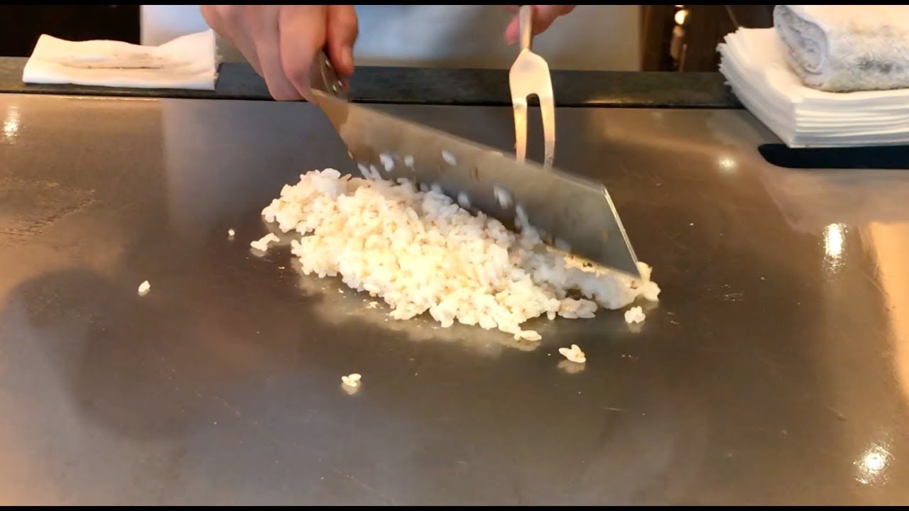 帝国ホテルの鉄板焼き「嘉門」のガーリックライスの作り方 - プロ技、絶品ガーリックライス | Garlic Rice at Teppanyaki in Imperial Hotel Tokyo