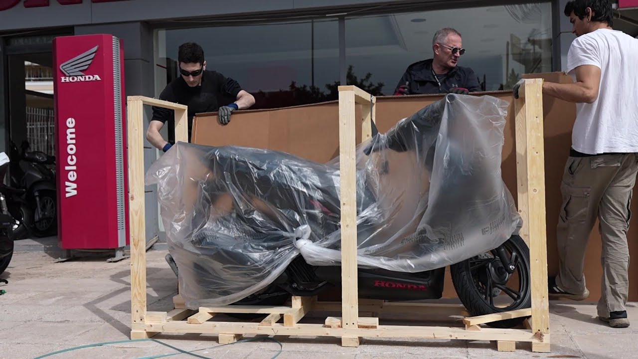 Unboxing HONDA SH150 scooter 2024