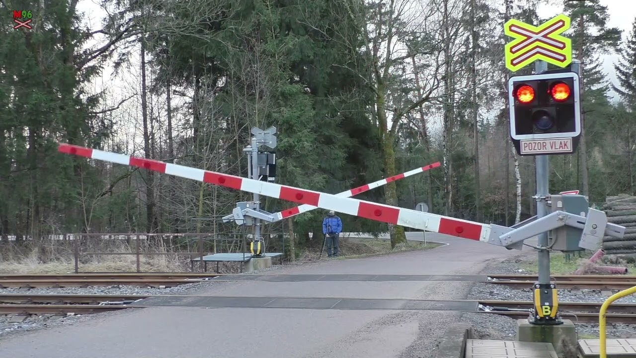 Železniční přejezd Dolní Lipka #1 [P4160] - 1.1.2024 / Czech railroad crossing