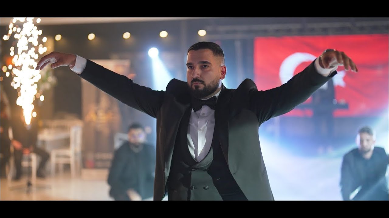Damat ve Arkadaşlarından Geline Unutulmaz Zeybek Sürprizi!
