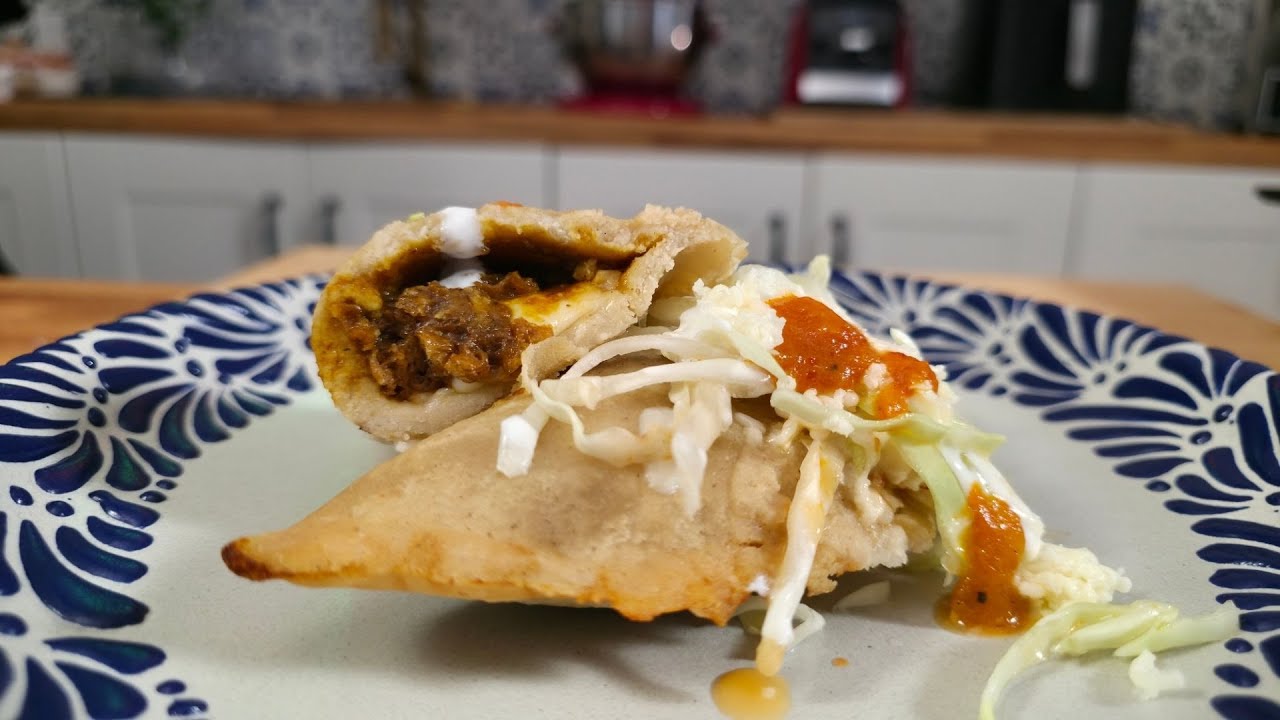 Receta de quesadillas fritas de chicharrón  | Cocina con Lili et Gordo