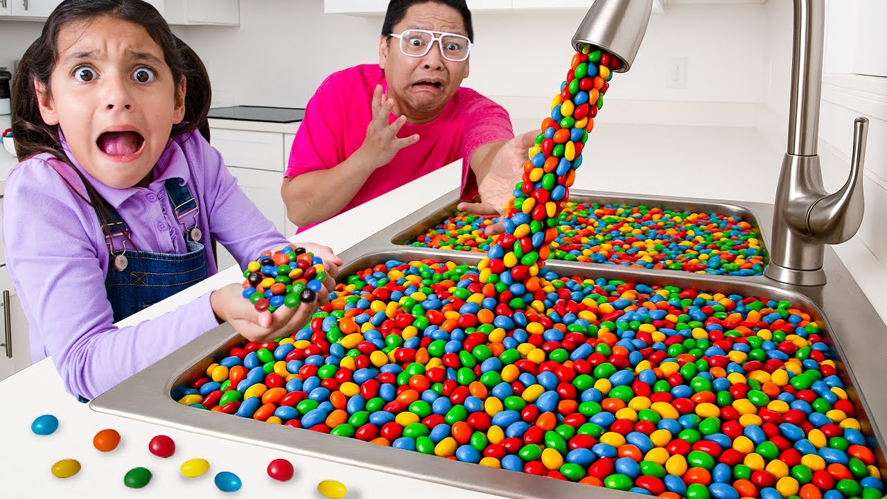 The Faucet Won't Stop Pouring Candy! Ellie and Charlotte&rsquo;s Sticky Kitchen Adventure