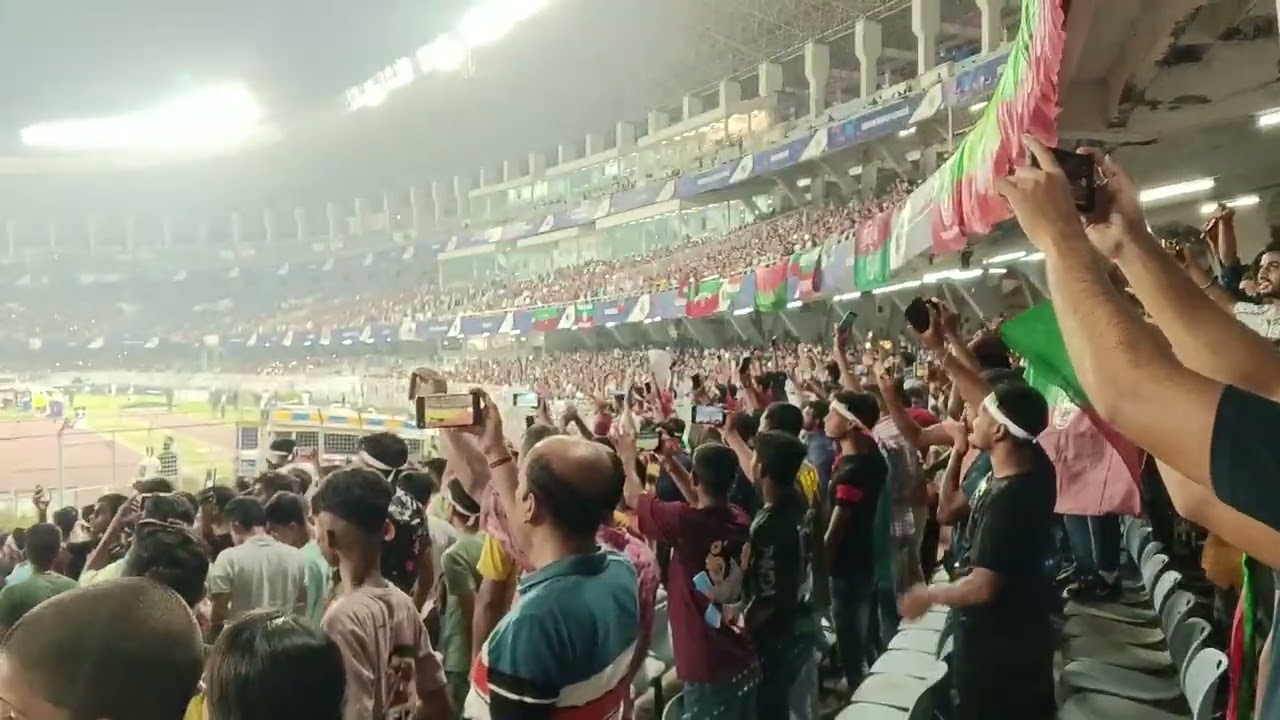 62000 fans were singing together😍ISL SEMIFINAL at VYBK, Salt Lake. Again 62K+ Attendance 🔥💚❤️
