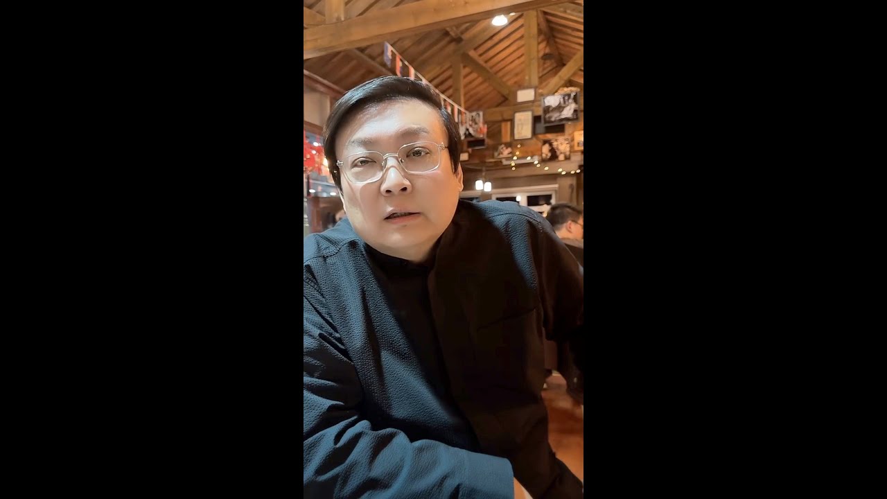 老梁讲红楼梦 贾宝玉是神瑛侍者 林黛玉是绛珠仙草 宝黛初会 缘定三生 红楼梦主题曲原来有几个哈欠