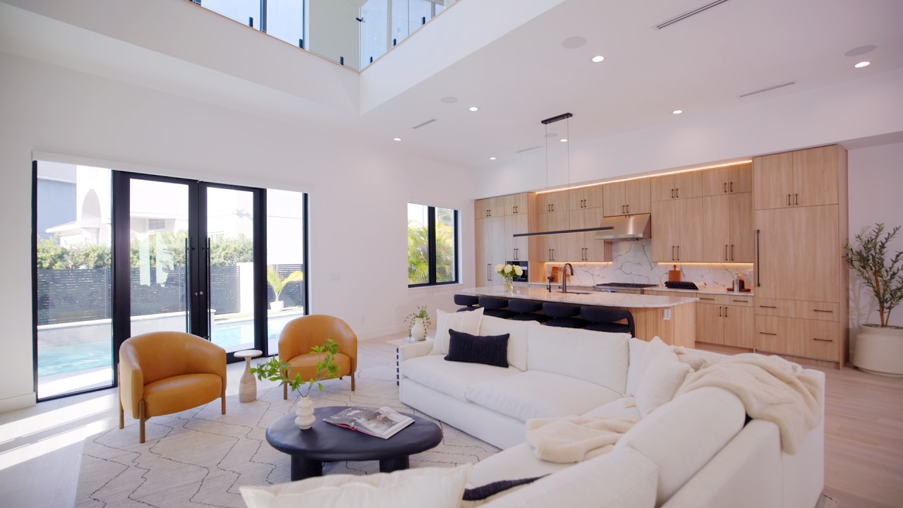 Tour a Modern Organic Home With Seamless Indoor-Outdoor Flow
