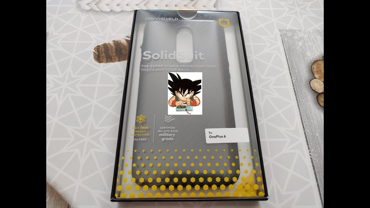 D&eacute;ballage pr&eacute;sentation et installation Coque Rhinoshield Solidsuit Carbon pour Oneplus 6