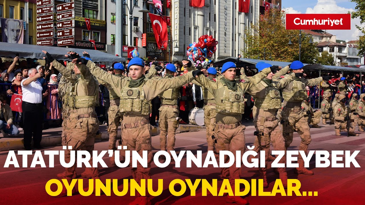 Komandolardan Cumhuriyet'in 100. yılına özel zeybek gösterisi