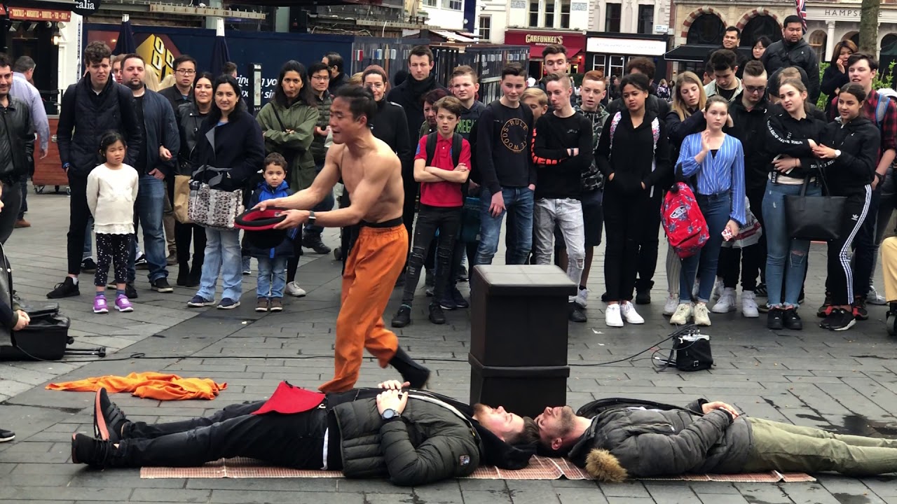 Japanese Street Performer in London