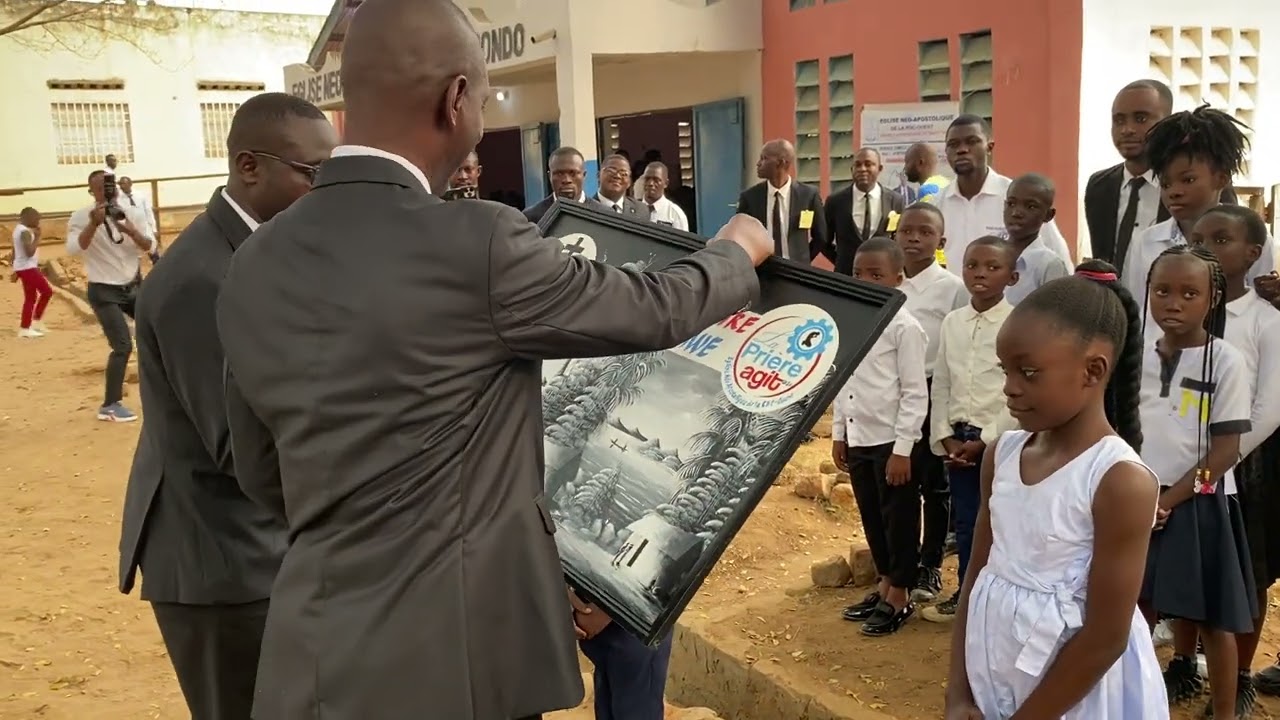 L'accueil de l'apôtre GIANNY BANGAWE dans la communauté KABONDO par les enfants de l'écodim de BOMA